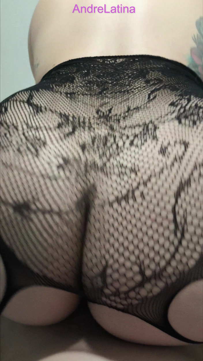 Gatita latina: Gros Cul Sexy Chevauche Sa Bite En Marche Arrière