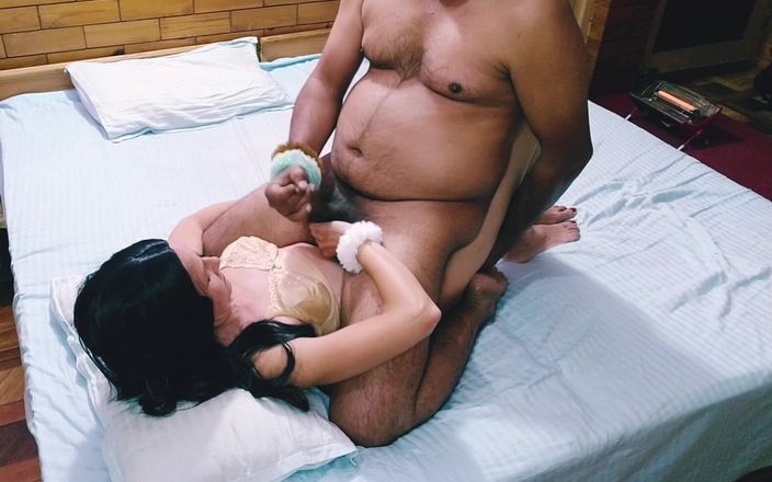 Bolly Karma: Fată supusă în starea de spirit să guste sperma
