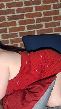 Vuole lo sperma e dice di succhiarlo perché dice che lo fa venire più velocemente assaggiando dado la sua cosa