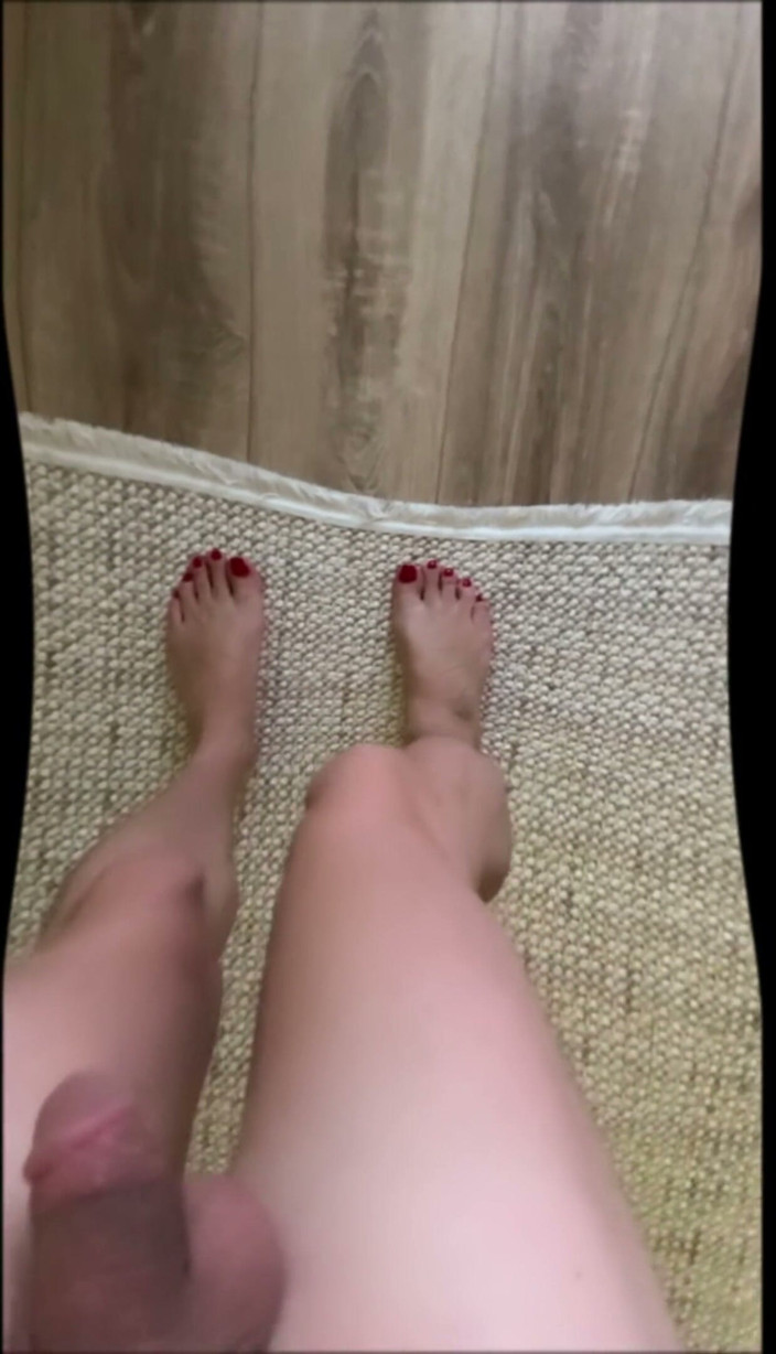 cd_aysemmm: A Small Penis Is Dangling From My Stepmother's Pussy
