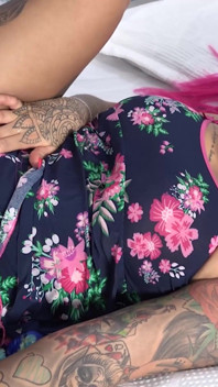 Porno Brezilyalı - üvey annesi yan odada dinlenirken üvey kızını sikiyor!