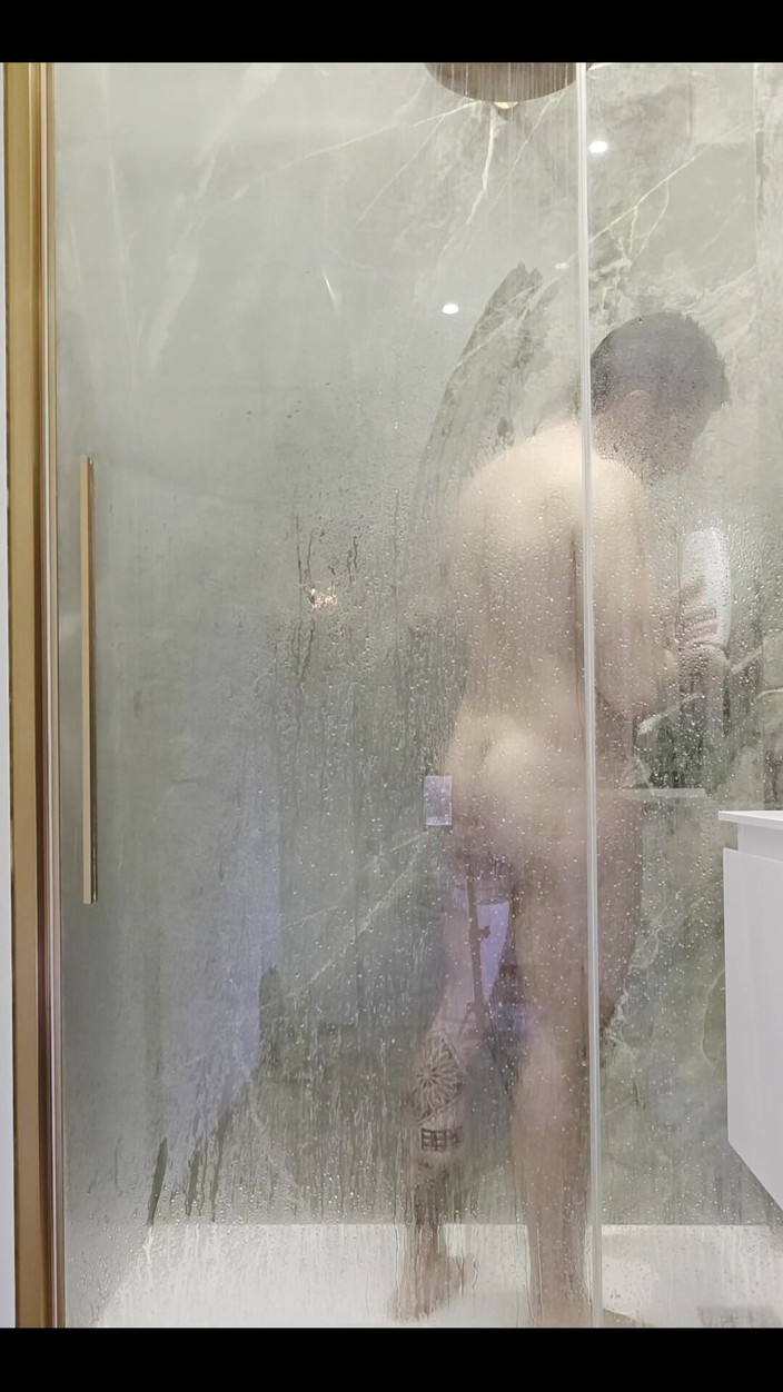 Max Xedephiro: Kdo se ke mně chce přidat ve sprše?