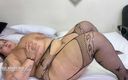 Busty BBW Latinas: Grandota Emma Roose con grandes curvas en una cama