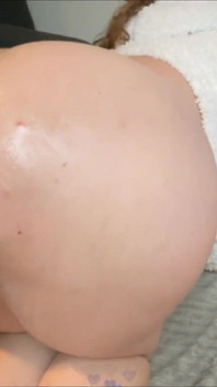 Camgirl dengan fur jacked suka disetubuhi