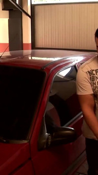 Verleidelijke ts babe wordt geslagen in een trio-actie