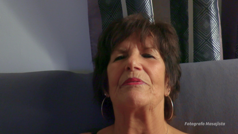 fotografo-masajista: White Granny Masturbates in Front of a Movie When the...
