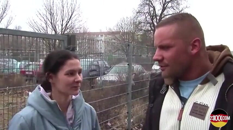 123XXX - 100% Amateurs: Wild dude ger sin varma grädde till en söt tysk...