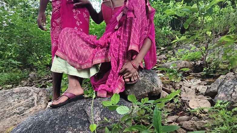 Poonambhabhi village: ジャングルで妻とヤってる
