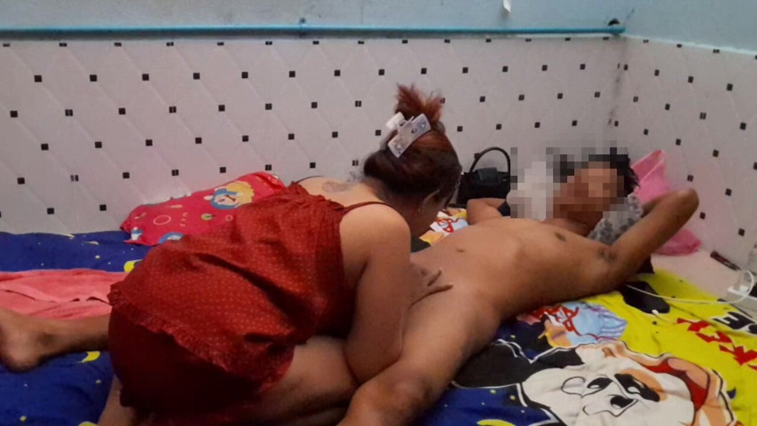 Fuck Naughty Woman Indonesia Her Husband Not at Home (We share)