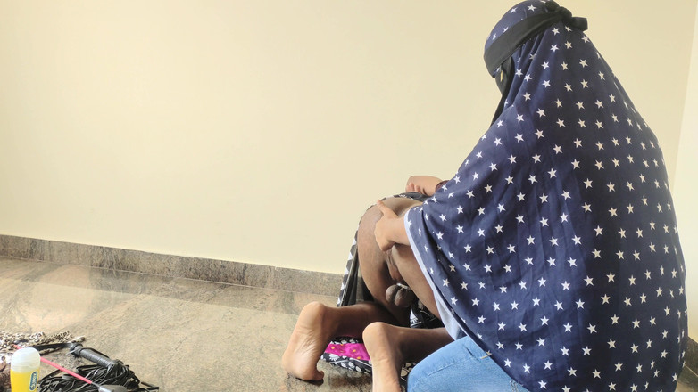 Mrbunty98: Indyjska kochanka Femdom biczowanie tyłka i palcówka i czyni go...