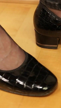 Sembah tapak kaki nilon - mengusik kaki yang melampau, menari & shoeplay