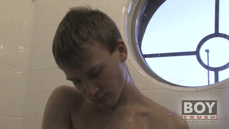 Boy Crush: Alec Showers off
