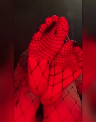 Goth Kink: Pussy &amp; feet