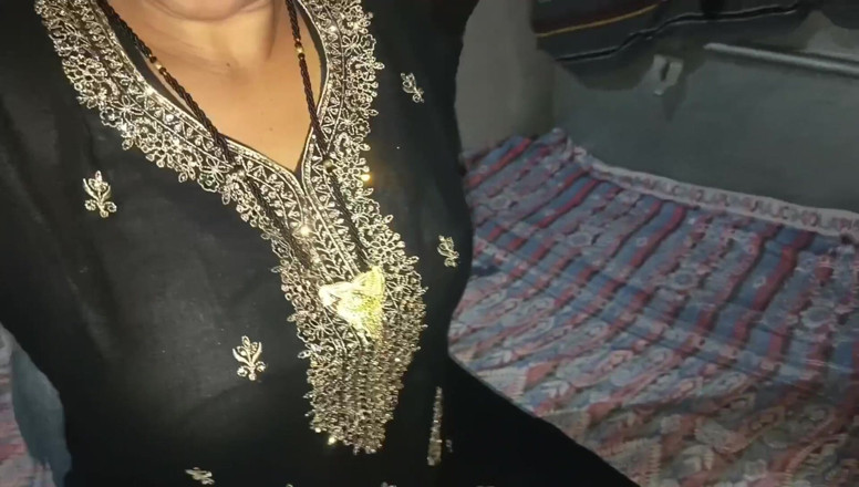 Savita5343: Moje sexy bhabhi mě chytila, když masturbuji úplně nacákaná v mém...