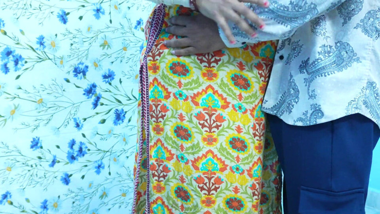 Nelam bhabhi: Znaleźliśmy i pieprzyliśmy naszą pokojówkę w stylu desi z hindi...