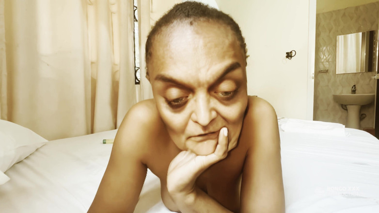 BongoXXX: Amico, ho scopato la tua matrigna nel culo