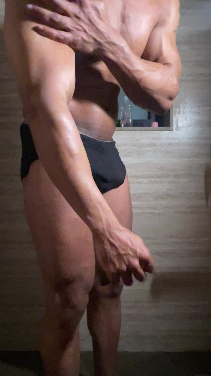 Muscular Bull: Berminyak dan memancut mani