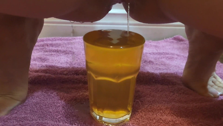 Celaena C: Extrem piss Desperation Desperat kissa fyllning och överflödande kopp med min...