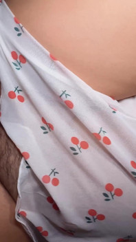 Une MILF amateur à la chatte poilue se fait baiser et creampie dans la chatte