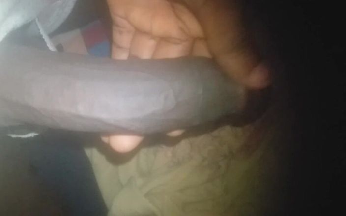 Badman4606: Tio loco masturbándose en su habitación