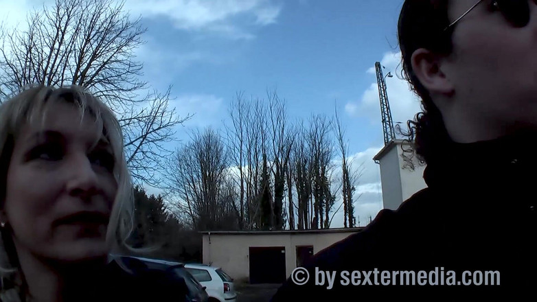 Sextermedia by Pete: Gospodină blondă cu pizdă dispusă