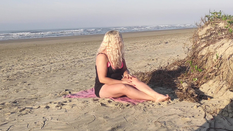 kitty Big Ass: 大きなお尻ブロンドFucksのビーチ