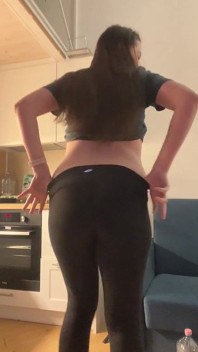 Membuka Ritsleting Pantat Seksi Anda Dengan Legging