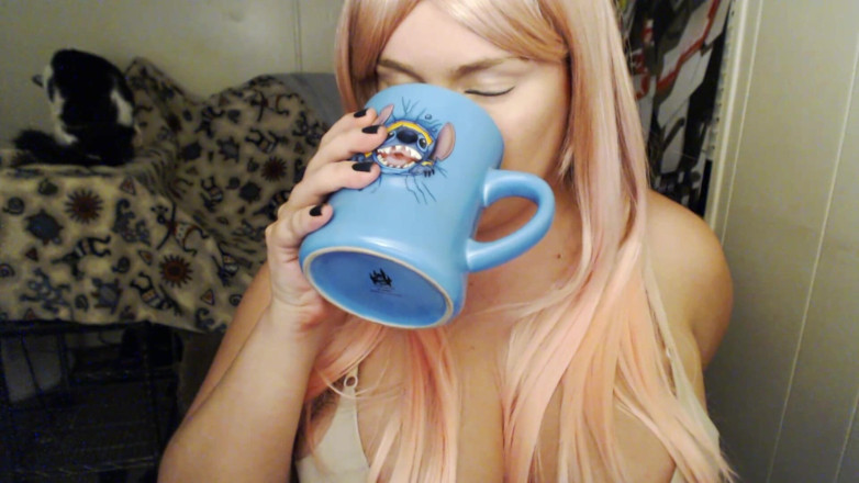 Scarlet Vixen: Oyun gecesi - kupa chug ve geğirme! (wmv)