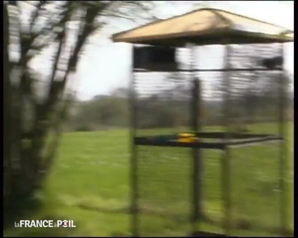 La France a Poil: 젊은 정원사와 파피에게 따먹히는 털이 무성한 미시 미시