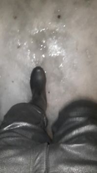 Rubberboots and Leatherpants on Ice