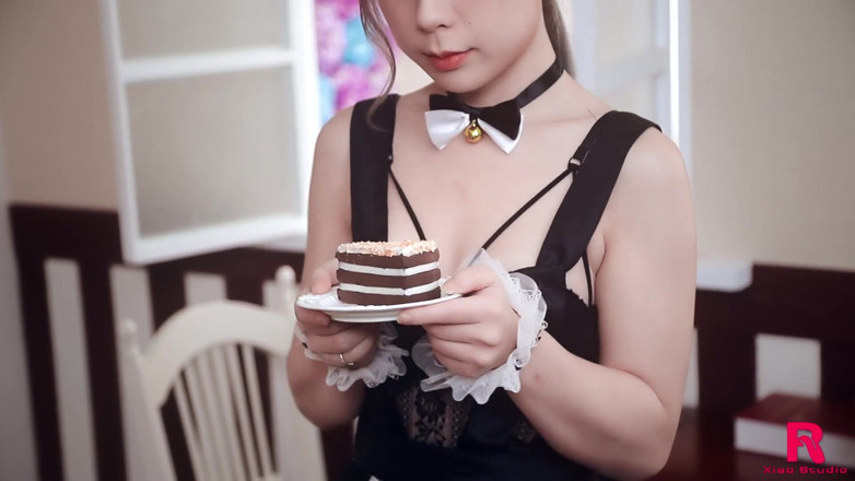 Asian Milfs n Teens: Masturbazione cinese della cameriera - perv milfs e teens