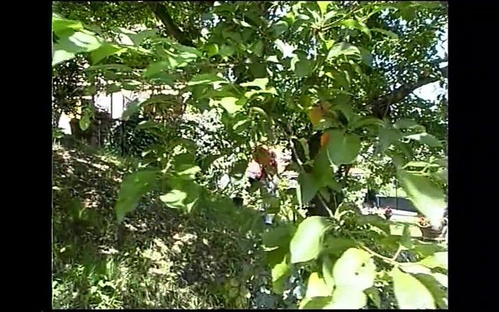 Anal Invasion: Bella ragazza cavalca il culo enorme cazzo di Trentalance e...
