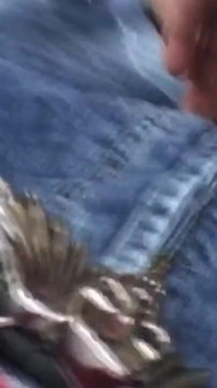 Yaramaz esmer bebek boşalana kadar yarak emiyor