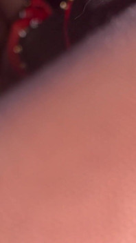 POV: Senhora Assiste Marido Gozar Em Seus Pés Em Sapatos Sensuais E Meia-calça E Incita