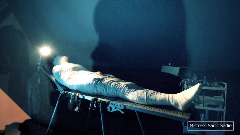 Sadic Sadie: Medisch Spel Met Mummification, Naalden CBT En Electro Play.
