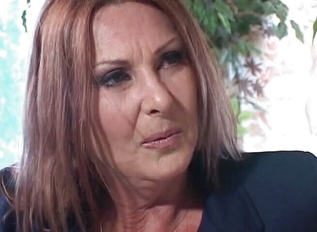 Gilfy Pleasure: Olgun bir profesyonel gibi yarağına biniyor