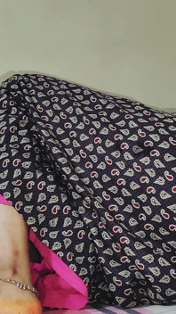 Ho fatto succhiare il cazzo della vicina bhabhi a casa sua e poi l'ho scopata