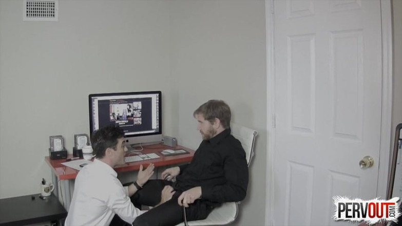 ManUpFilms: Elle se fait prendre en train de au travail