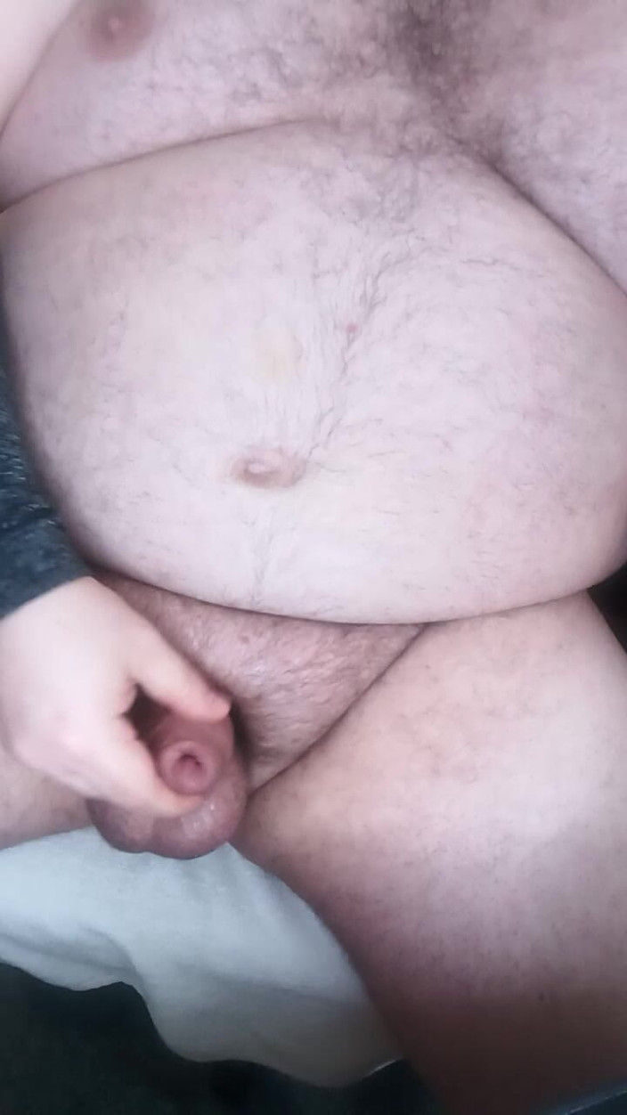 Big Pisser: Die stiefvader toont gepompte penis en krijgt een geruïneerd orgasme