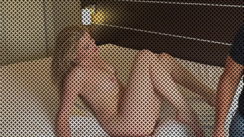 DCTrousersnake: Alexandra - сексуальный бармен открывает ее задницу после ее смены