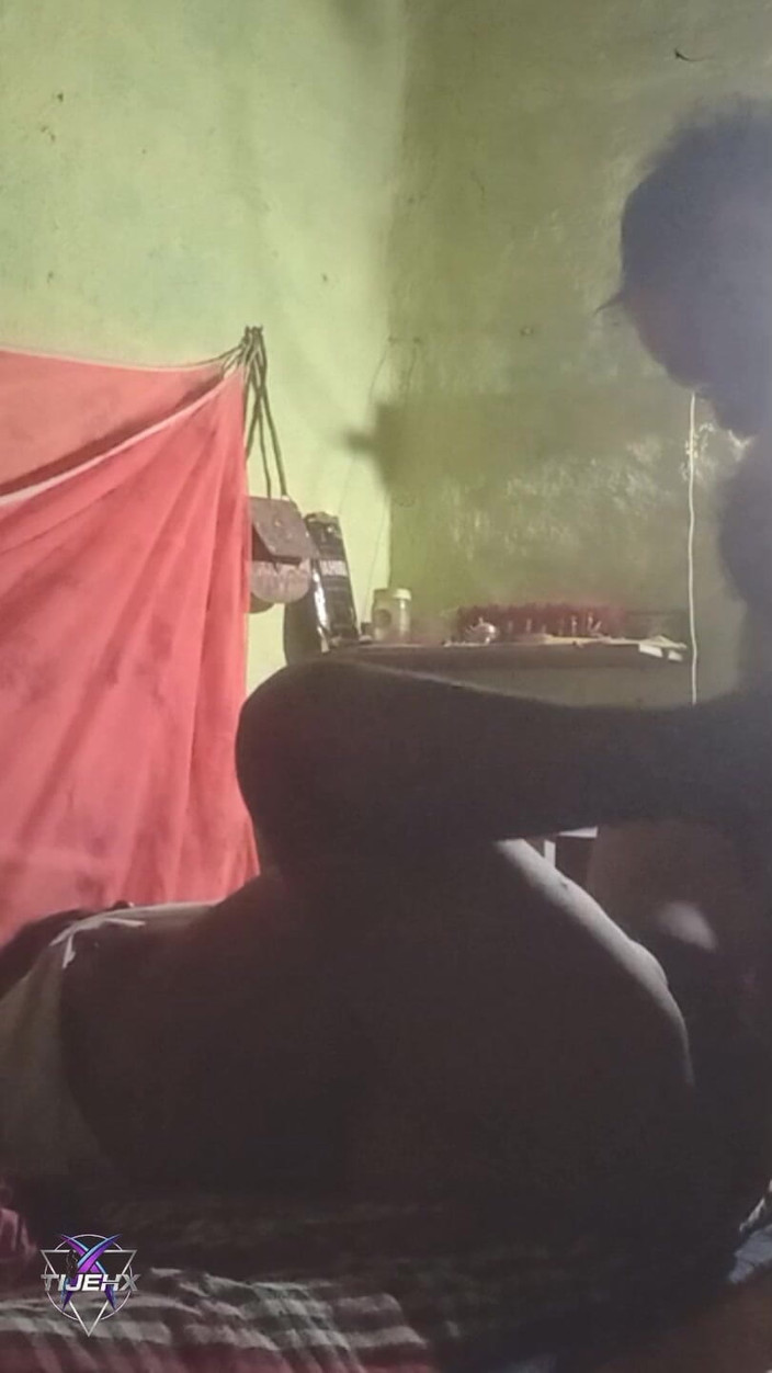 TijehX: Pembantu rumah India sebenar terangsang dan dikongkek