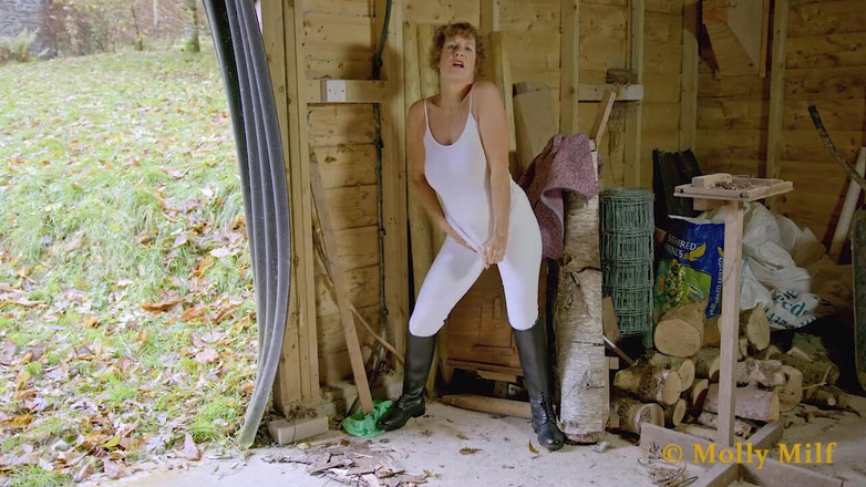 Molly MILF: ホットで成熟したモリー・ミルフ、タイトでセクシーなジョッパーズ姿