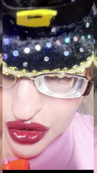 Kadın kılıklı, findom goaldigger tarafından evliliğini kabul ettikçe dinliyor