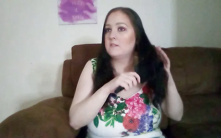 Keyleigh: Paddle hair brush fetish