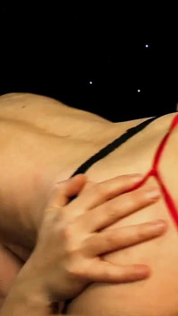Máy bay bà già Faye Rampton được khoan âm hộ và nuốt tinh