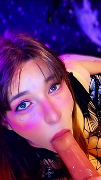 Beautifull Trans Girl Loves to Suck Big Cocks