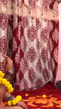 Bu guru india kepergok lagi ngentot sama muridnya di ruangan gelap dan mergokin dia lagi jilat memek