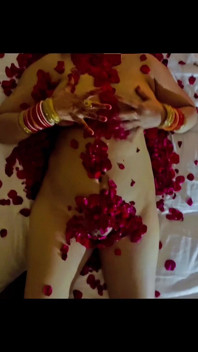 빨간 장미 소녀의 Laal Pari