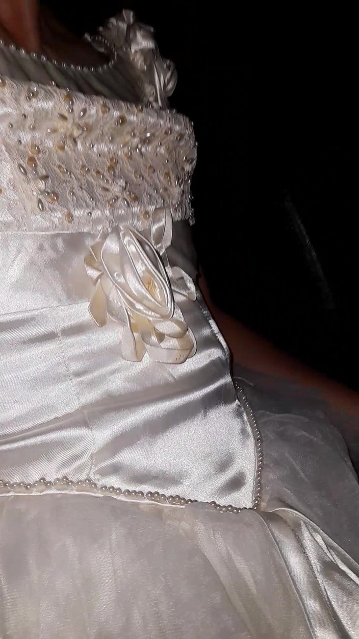Naomisinka: Crossdressing Noszenie sukni ślubnej podczas jazdy i spermy wewnątrz sukni