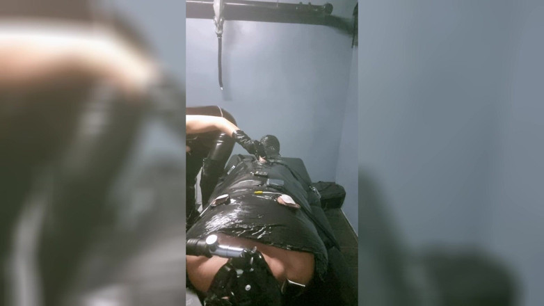 Madame Moira Dominatrix: The Slave Suffers with a Breathing Mask During Hard Dilation.